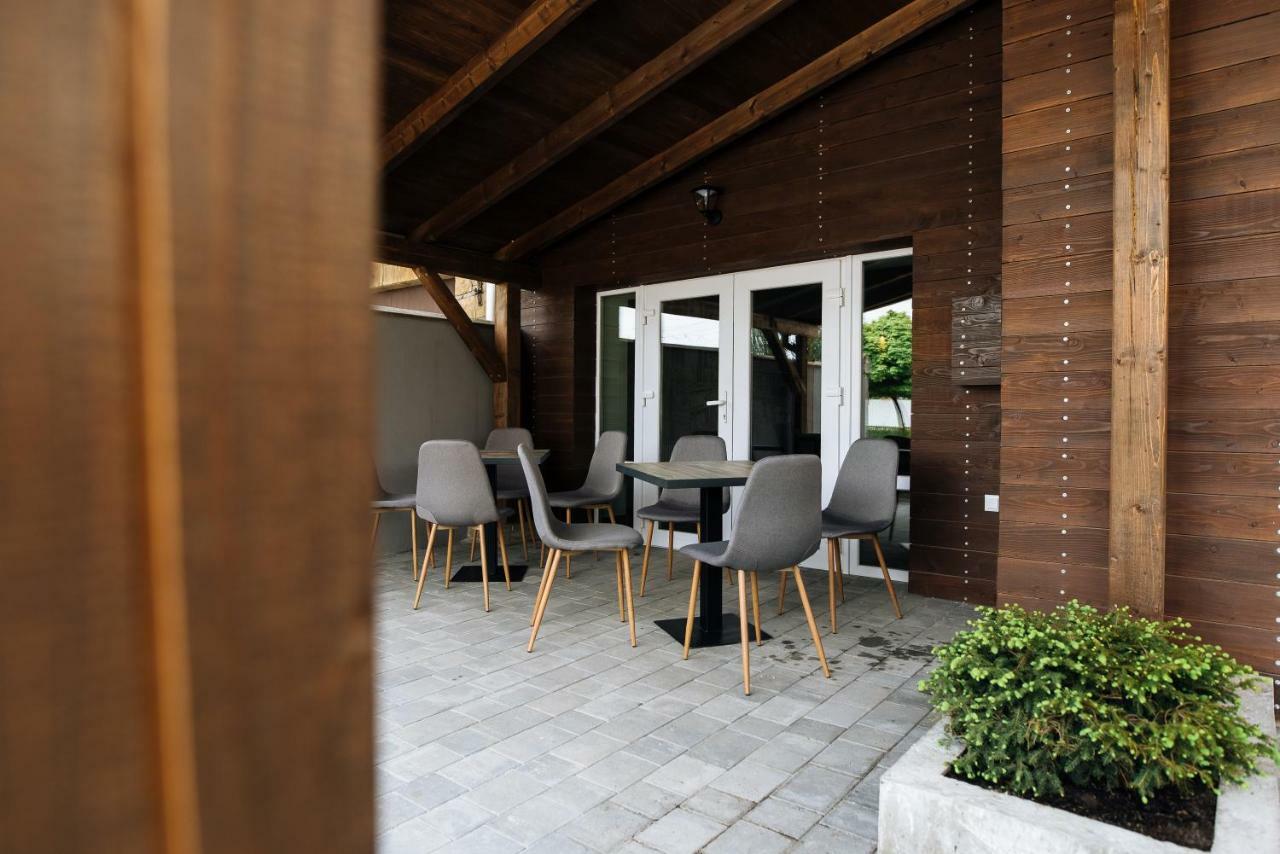 Hotel Clubhouse Iwano-Frankiwsk Exterior foto